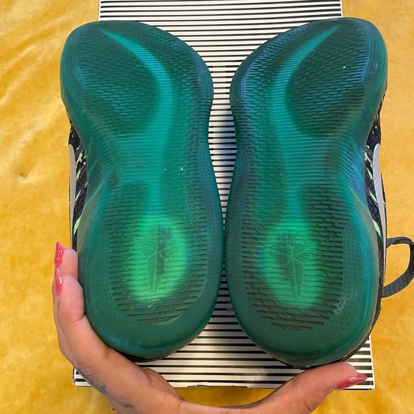 Nike Kobe XI - Picture 6 of 6